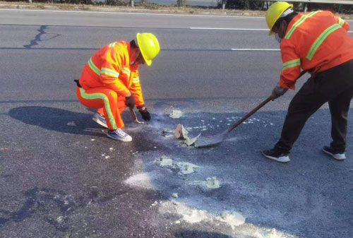 鹿寨公路下沉注浆加固
